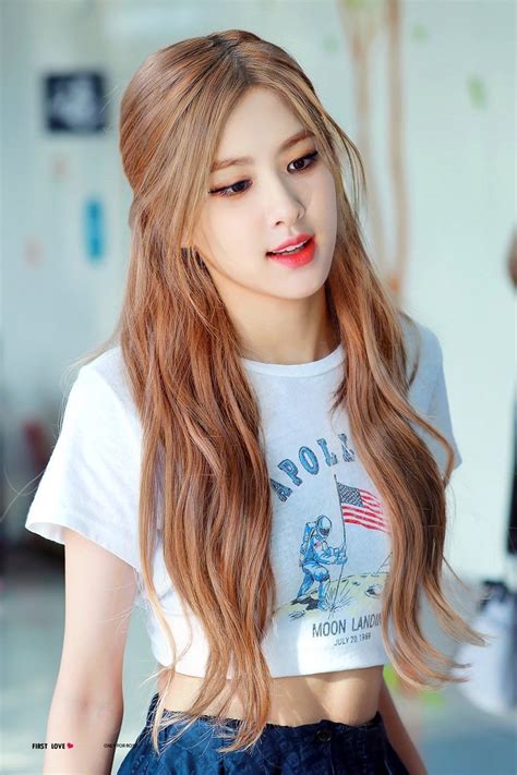 Ŕ 🐩 on Twitter | Blackpink rose, Blackpink fashion, Rosé blackpink hair