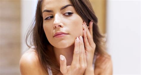 find    deal  stubborn whiteheads   tips lovelyskin