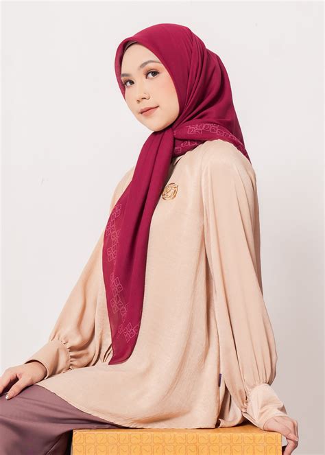 Hijab Kaila L Square Border - Scarf Voal Liza dengan Motif Monogram