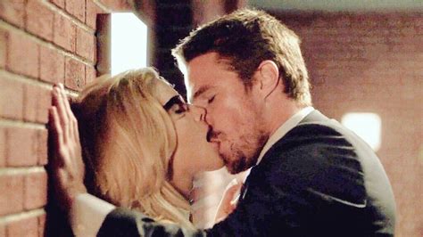 Arrow Season 3 Oliver And Felicity Kiss