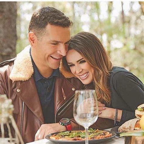 jacqueline bracamontes  su esposo disfrutan de  lujoso viaje lleno