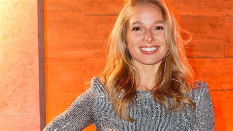 lola weippert zeigt im knappen outfit ihr sixpack