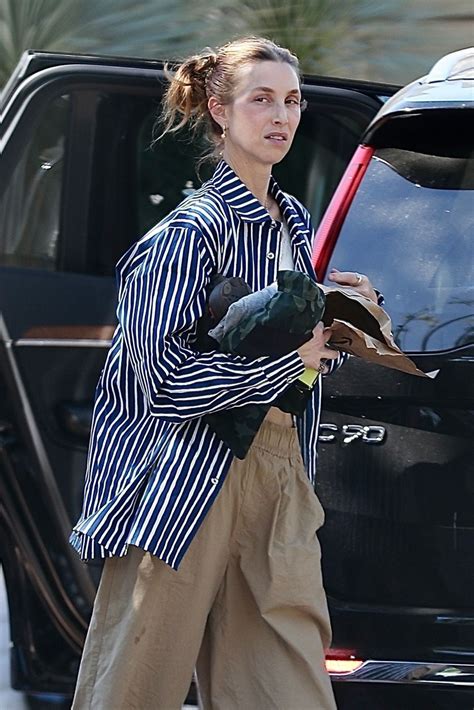 Whitney Port Kort Haar Instagram RESEARCHAND CREATIVE ACTIVITY