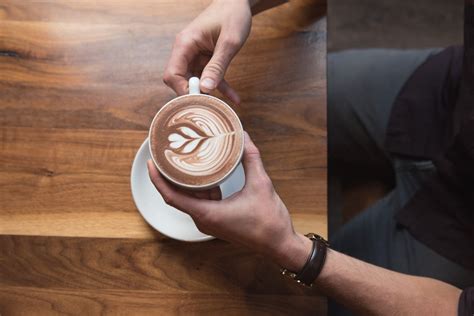 Coffee Shop Fans Are Obsessed With The Hot Cocoa Latte - RYZE Superfoods