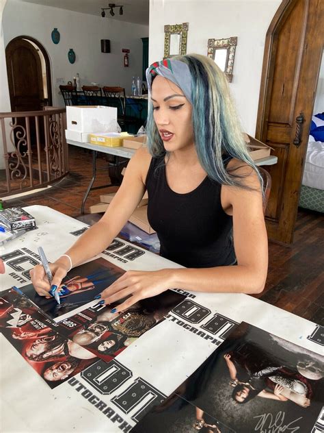 Salina de la Renta Signed 8x10 Photo MLW Pro Wrestling Model Picture