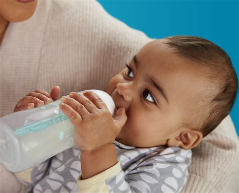 Newborn baby drinking bottle online