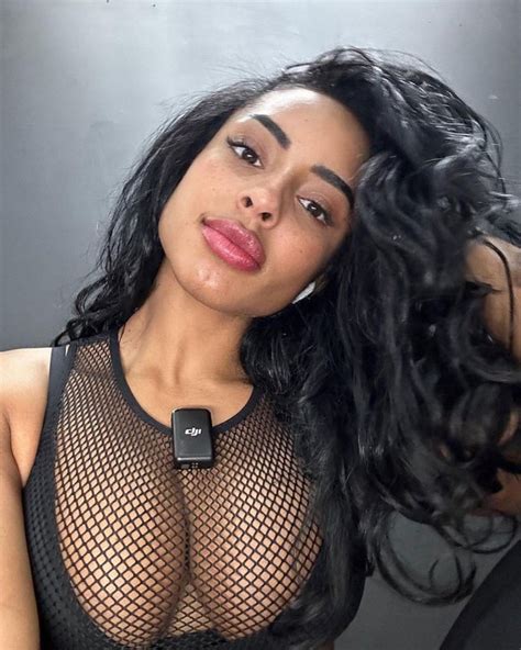 Look at those perfect dick sucking lips : r/TheGoddessRoom