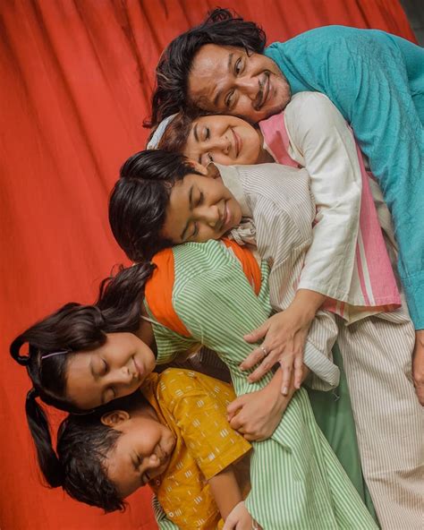 potret dwi sasono bareng keluarga akrab  kompak banget lho