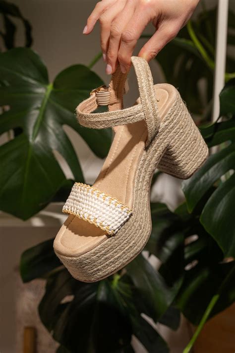 Elise Wedge in Off White – Viho Shop