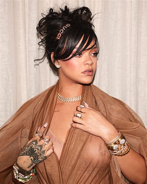 14 of Rihanna’s Most Iconic Natural Diamond Jewelry Looks - Only ...