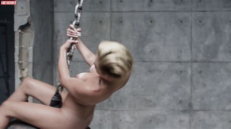 Naked Miley Cyrus in Wrecking Ball
