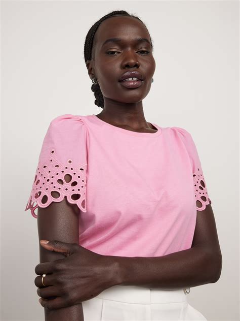 emmy embriodered tee musk embriodered portmans