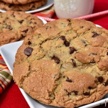 bakery style chocolate chip cookies wwwknifeandpaddlecom
