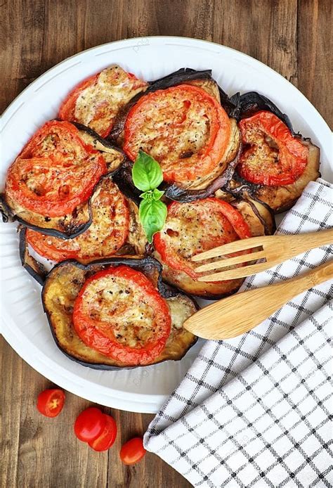 Berinjela Ao Forno Com Tomate E Queijo - Berinjela Assada No Forno Com Tomate E Queijo Como Saborosa Refeição ...
