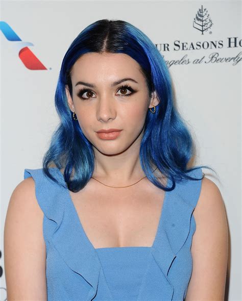 Hannah Marks – HawtCelebs