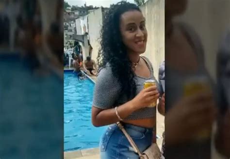 Novinha Dando Pros Moleques - Morena safada da zona norte na suruba com os moleques - Kabine Das Novinhas