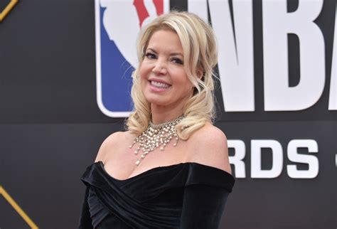 Lakers owner Jeanie Buss makes first public comments of the offseason
