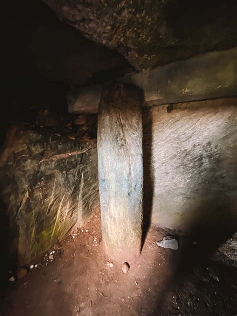 Bryn Celli Ddu Burial Chamber In Anglesey - How To Visit This Ancient ...