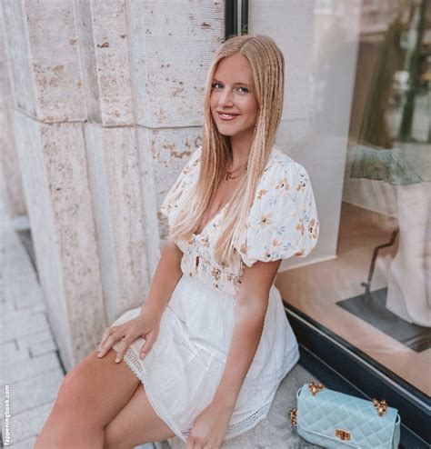 The Secret Life of Yurtgirl Sophie: The Unbelievable Story Finally Told - zy4pgwy