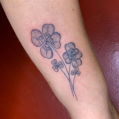 Details 61+ minimalist four leaf clover tattoo best - in.cdgdbentre