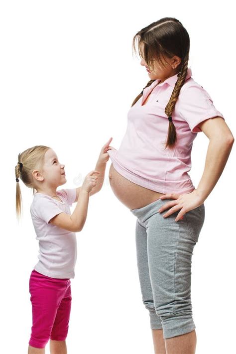 Mujer Embarazada Hermosa Con Su Hija Imagen de archivo - Imagen de ...