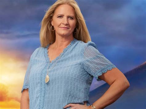 Legendary Singer, 81, Cries Onstage in Bold Message On Aging - Parade