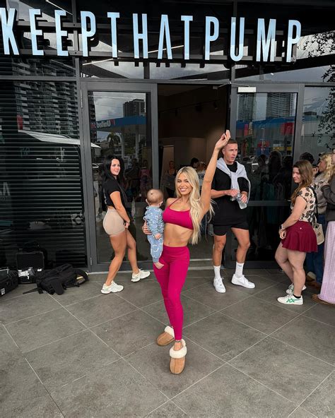 Tayla Hicks | Feeling spoilt today 🥹 Thankyou D for the cake and Livvy