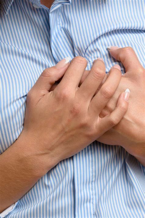 chest cracking  pain apilopas