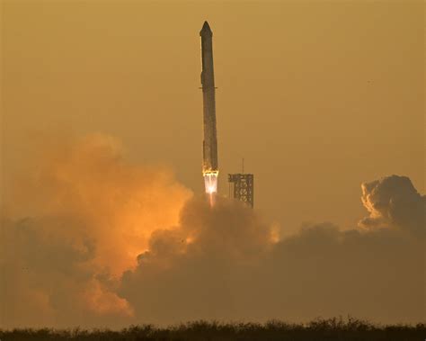Bilder zeigen, wie Musks "Starship"-Rakete beim Testflug explodiert ...
