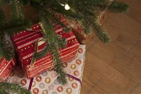 christmas presents   christmas tree