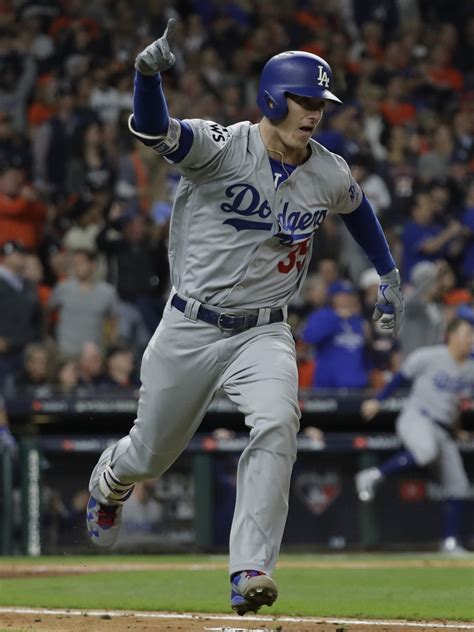 Los Angeles Dodgers score 5 runs in 9th inning to beat Houston, even