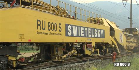 RU 800 S Is a Monster That Replaces 2 Kilometers of Track Each Day ...