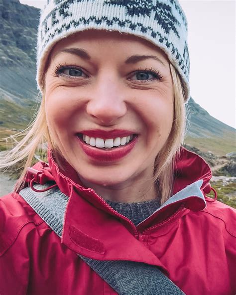 Showering In Iceland | Do I Have To Get Naked? - Iceland with a View