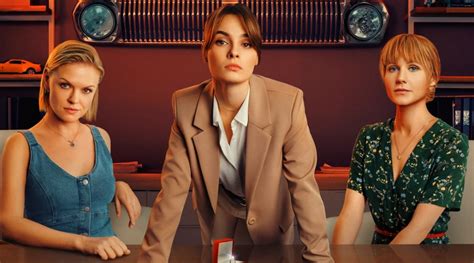 Татьяна Буланова представила песню «Лего» из саундтрека к сериалу «Сестры»