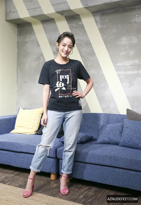 GINGLE WANG Feet - AZNudeFeet