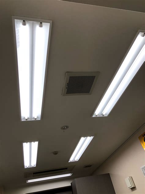 » 天井直付蛍光灯照明器具→天井埋込LED照明器具 @事務所 千代田区 ｜ 「サンワのリフォーム」品川区・港区・千代田区の内装､外装､防水 ...
