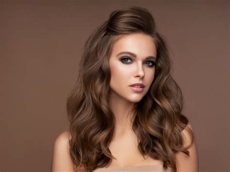 10 Wavy Brown Hairstyles for an Effortlessly Beautiful Look | Hairdo ...