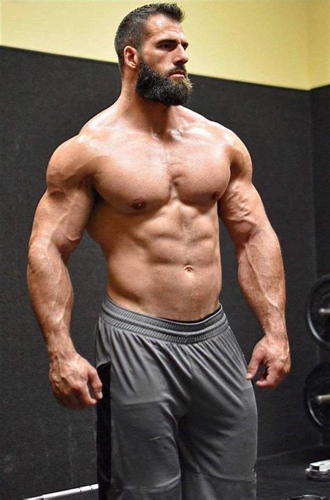 Homens Musculosos Gigantes