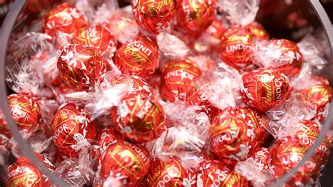 lindt lindor celebrates  years   launch   brand  flavour