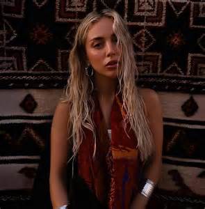 La nueva era de Ana Mena arranca con un espectacular desnudo