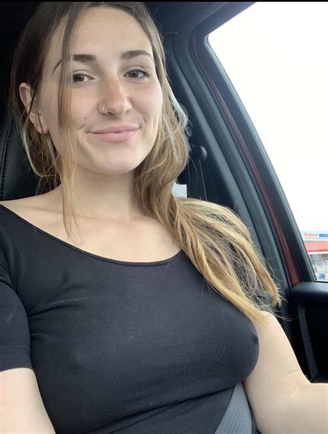 I always wonder if anyone notices when I’m in public : r/braless