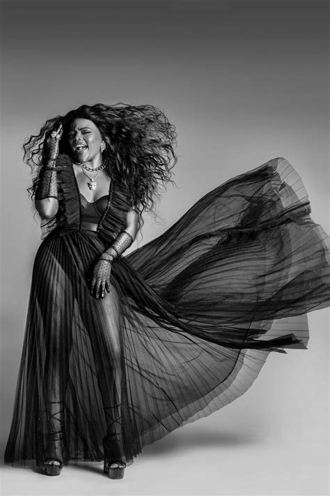 Tati Quebra Barraco comemora 25 anos de carreira com DVD: 'É muita