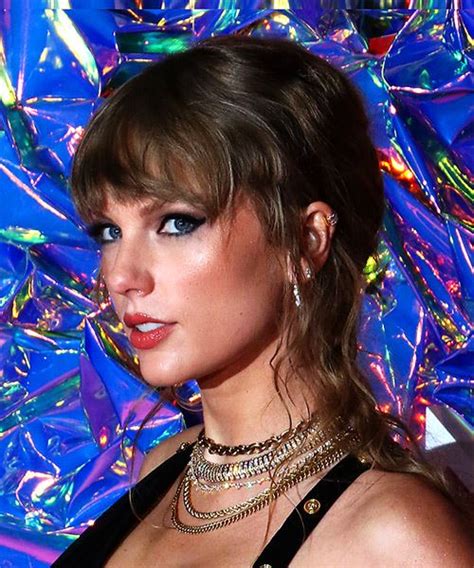 Taylor Swift Half-Up Hairstyle With Messy Bangs And Subtle Curls