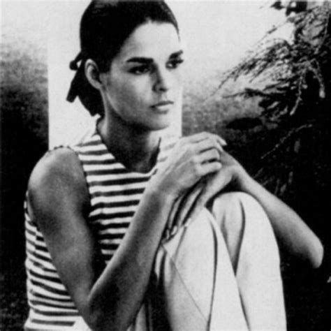 20 beautiful black white photos of american actress ali macgraw from