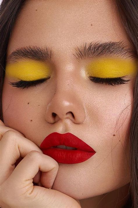 Yellow Eyeshadow Looks, Yellow Eyeshadow and Red Lips in 2022 | Yellow ...
