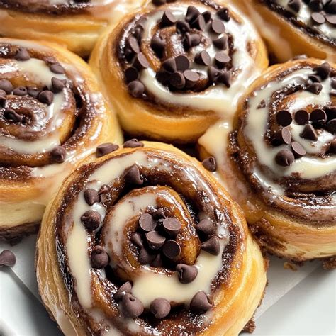 chocolate chip cinnamon rolls cooking  eliana
