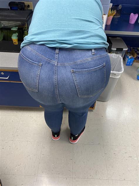 How about a big booty in jeans? : r/ClothedCurves