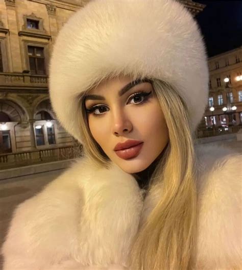 Russian Hat, Moda Outfits, Fur Accessories, Fox Fur Coat, Fur Fashion