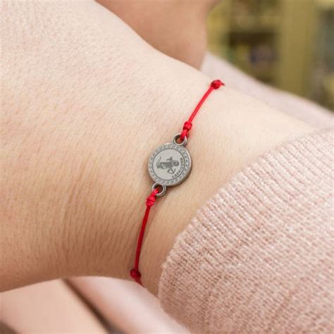 Зодиакален амулет с червен конец Овен | Амулети Charm