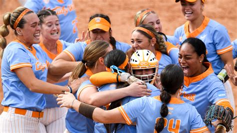 Payton Gottshall pitches Tennessee softball to WCWS, sweep of Texas